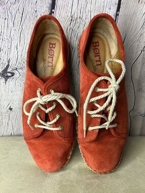 Born Drillers women’s suede lace up flats, coa20. Orange size 8.5